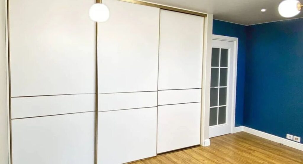 Types of Doors for a Walk-In Closet
